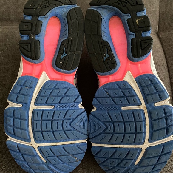 Mizuno Wave Inspire 13 Running Shoe - Picture 3 of 6